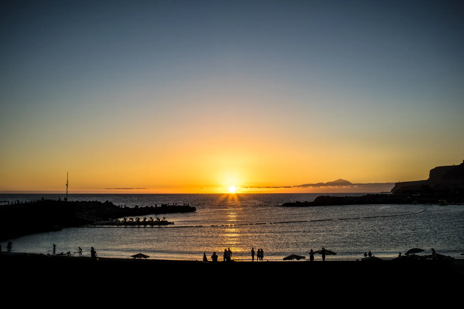 La playa de Amadores al final del día