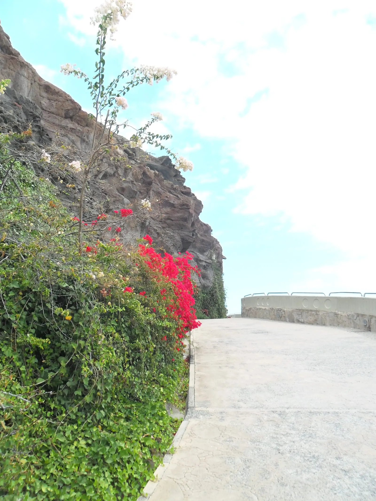 El paseo costero de Amadores hacia Puerto Rico