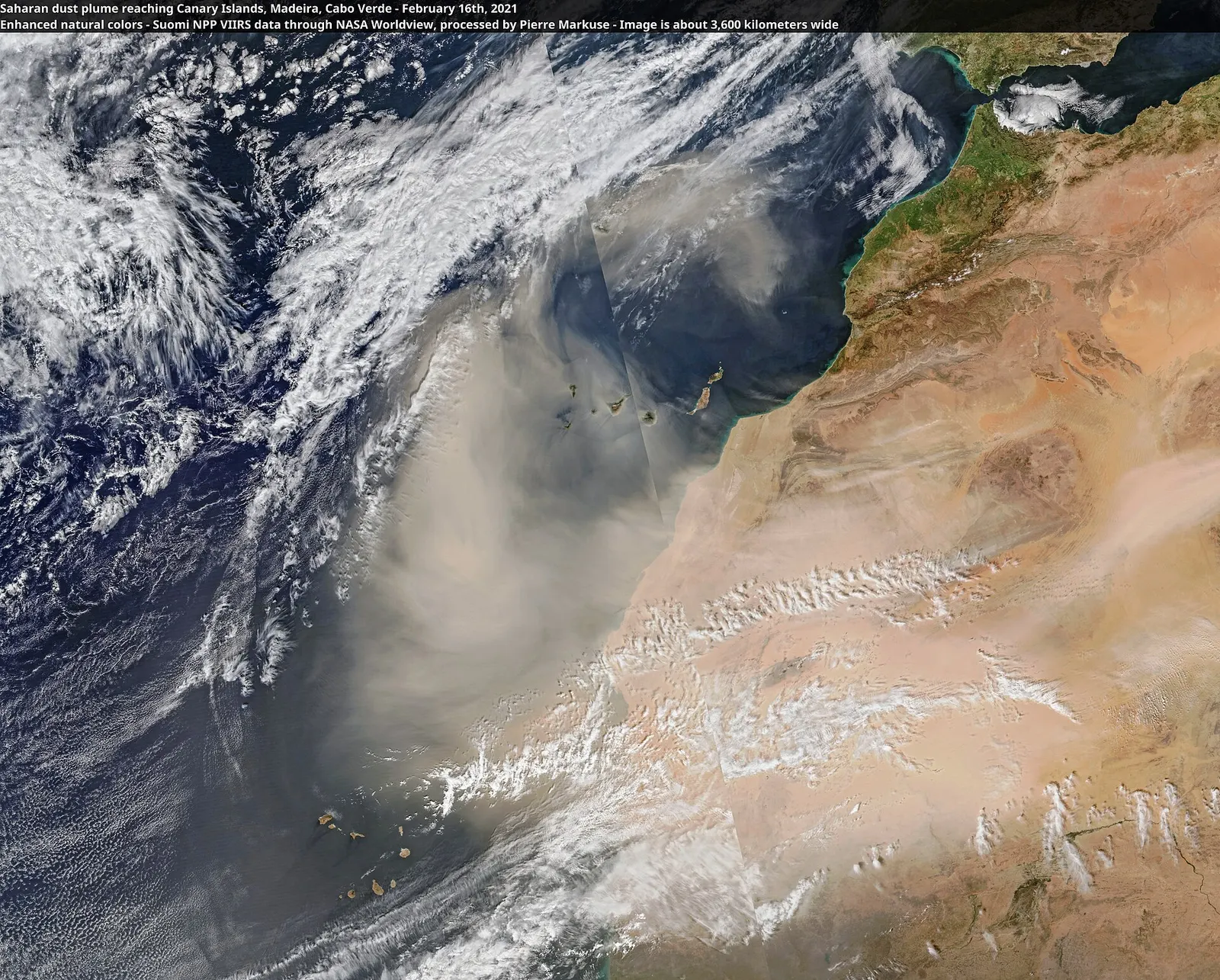 Imagen de satélite de una calima sobre Canarias