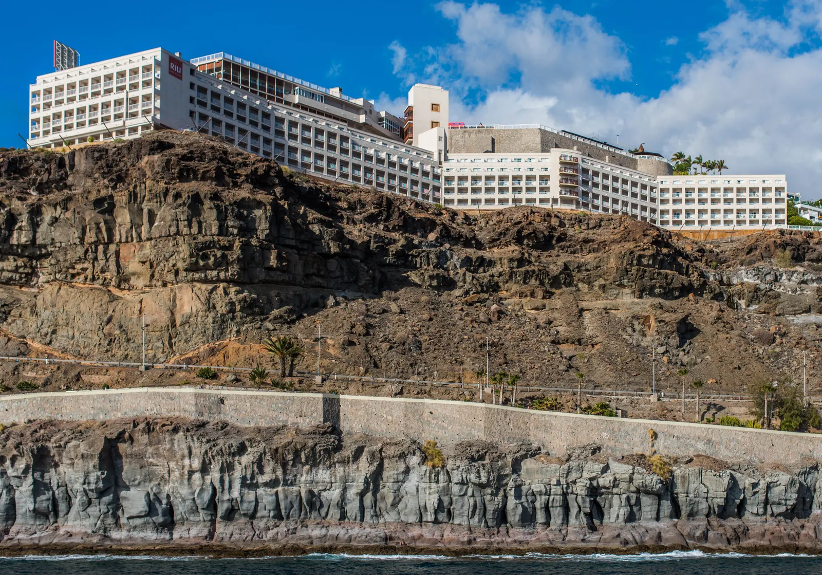Los acantilados de Puerto Rico con los edificios encima